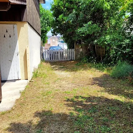 Family House With Swimming Pool Βίλα *