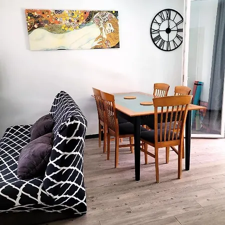 Вилла Family House With Swimming Pool Бордо