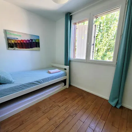 Вилла Family House With Swimming Pool Бордо